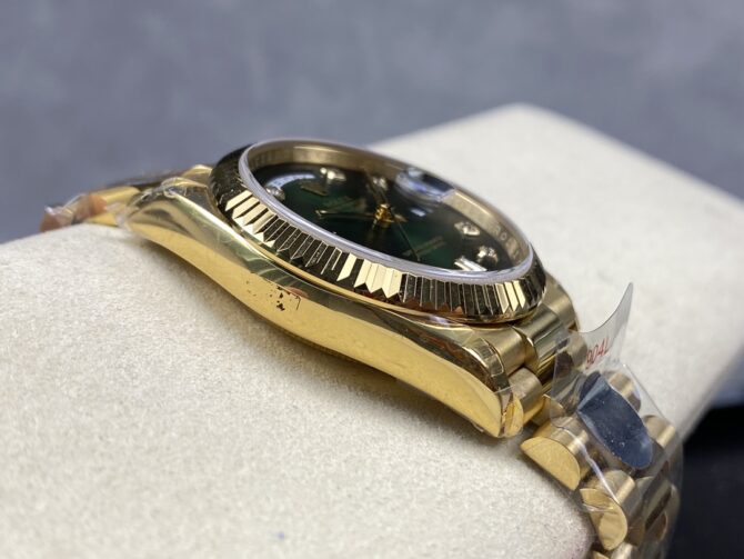 Replica Rolex Day-Date 128238 Fluted Bezel Green Diamond Dial 36MM Unisex Watch