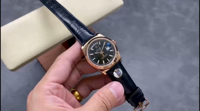 Replica Rolex Day Date 36 Everose Gold Black Dial 118135 0063 Leather Watch