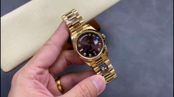 Replica Rolex Day-Date 128238 Fluted Bezel Green Diamond Dial 36MM Unisex Watch