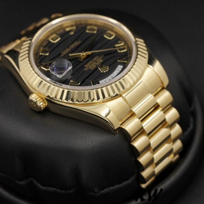 Replica Rolex Day-Date 218238 Wave Black Dial Yellow Gold 41MM Mens Watch
