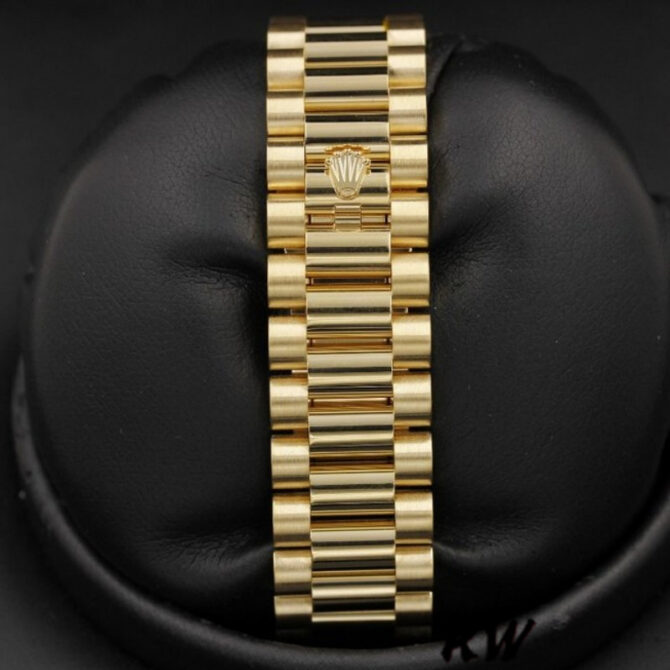 Replica Rolex Day-Date 218238 Wave Black Dial Yellow Gold 41MM Mens Watch