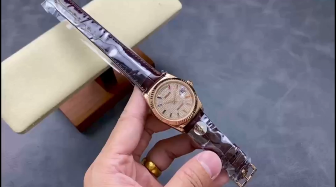 Replica Rolex Day Date 36 Diamond Paved Dial Fluted Bezel 18K Everose gold 128235 0039 President Watch