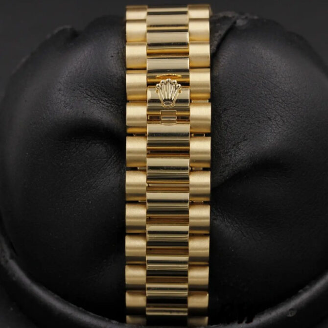 Replica Rolex Day-Date 118235 MOP Black Dial 36mm Unisex Watch