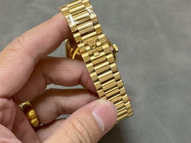 Replica Rolex Day Date Sapphire Mirror Watch with 36mm Diameter Tiger's Eye Dial President