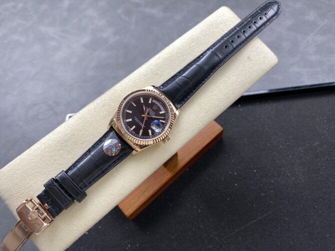Replica Rolex Day Date 36 Everose Gold Black Dial 118135 0063 Leather Watch
