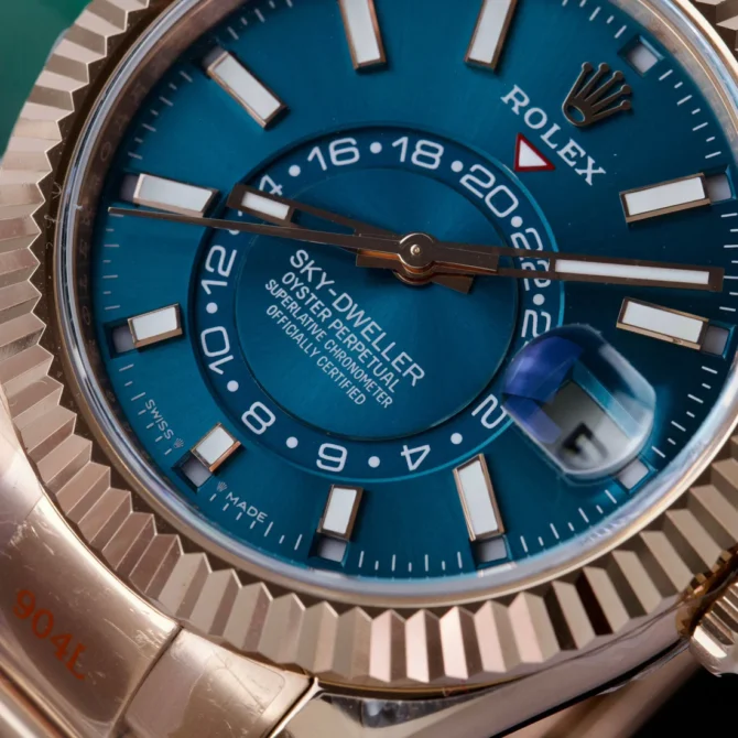 Rolex Sky Dweller in 18 kt Everose gold m336935 0001 42mm