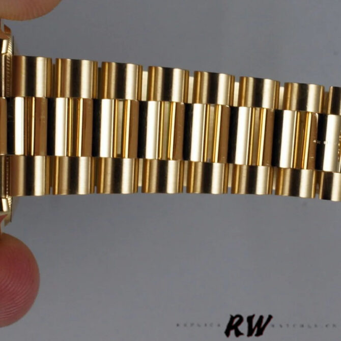 Replica Rolex Day-Date 118208 Silver Dial Domed Bezel 36mm Unisex Watch