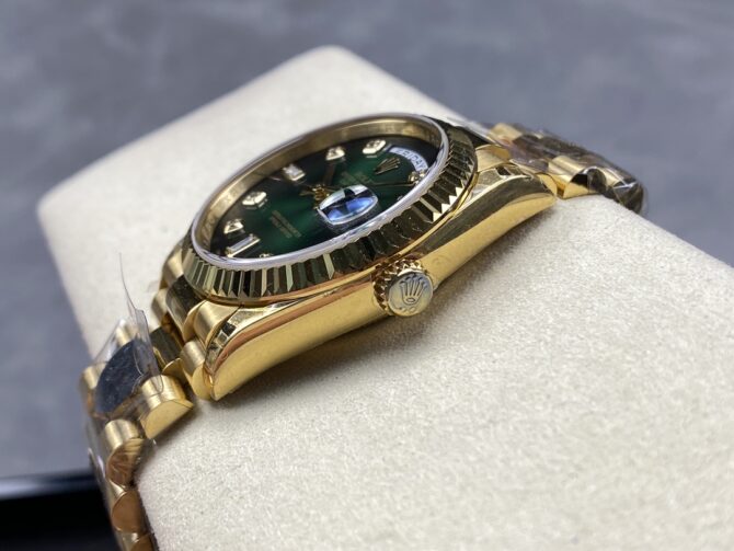 Replica Rolex Day-Date 128238 Fluted Bezel Green Diamond Dial 36MM Unisex Watch