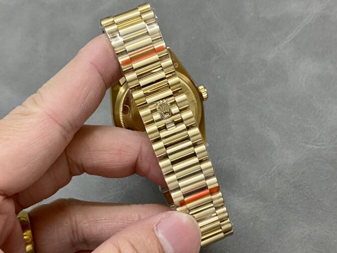 Replica Rolex Day-Date 118208 Yellow Gold White Dial Roman Numeral 36mm Unisex Watch
