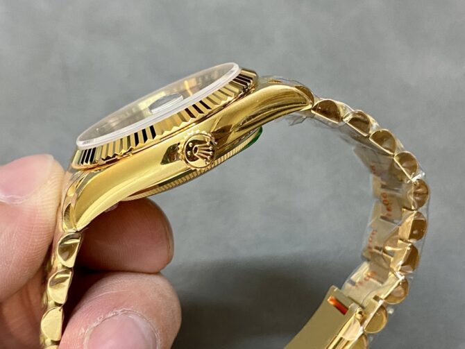 Replica Rolex Day Date Sapphire Mirror Watch with 36mm Diameter Tiger's Eye Dial President
