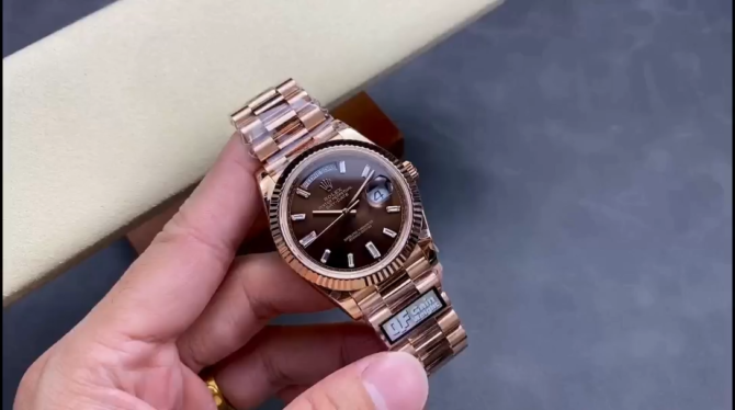 Replica Rolex Day Date 40 18kt Everose Gold Replica Rolex President Chocolate Dial m228235 0003