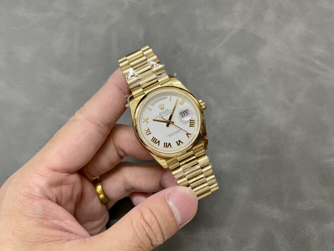 Replica Rolex Day-Date 118208 Yellow Gold White Dial Roman Numeral 36mm Unisex Watch