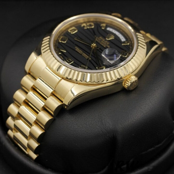 Replica Rolex Day-Date 218238 Wave Black Dial Yellow Gold 41MM Mens Watch