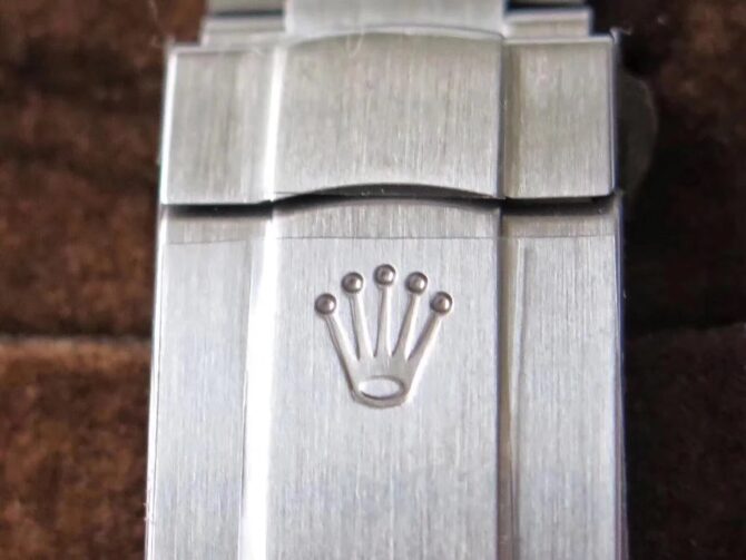 Rolex Oyster Perpetual 114300 0001 39MM