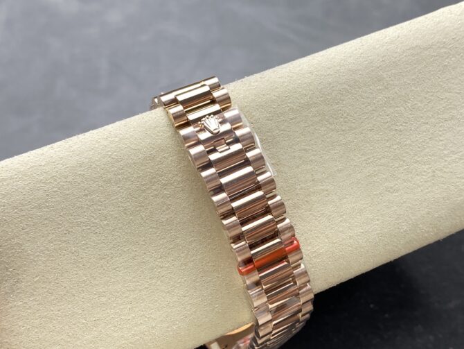 Replica Rolex Day Date 36 Diamond Paved Dial Fluted Bezel 18K Everose gold 128235 0039 President Watch