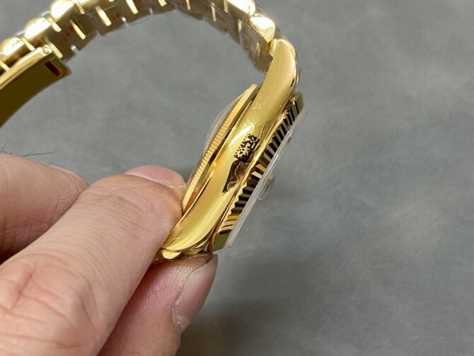 Replica Rolex Day Date Sapphire Mirror Watch with 36mm Diameter Tiger's Eye Dial President