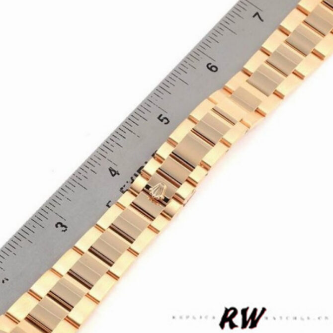 Replica Rolex Day-Date 118338 Yellow gold Silver dial 36mm Unisex Watch
