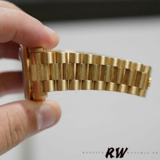 Replica Rolex Day-Date 118208 champagne dial with gold indexes Yellow Gold 36mm Unisex Watch