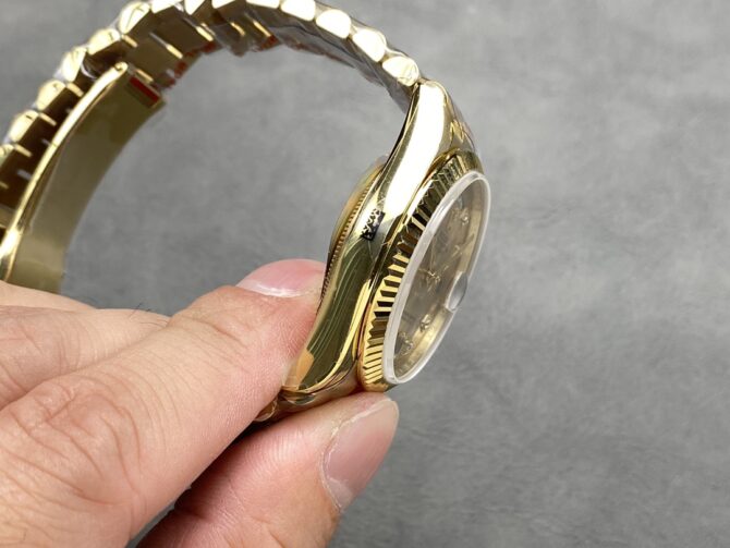 Replica Rolex Day-Date 128238 0008 Fluted Bezel Champagne Diamond Dial 36MM Unisex Watch