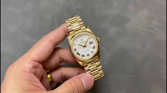 Replica Rolex Day-Date 118208 Yellow Gold White Dial Roman Numeral 36mm Unisex Watch