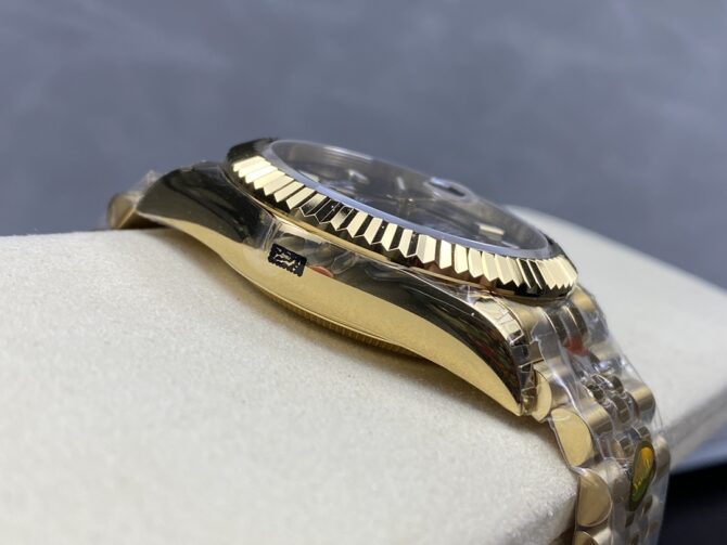 Rolex Sky Dweller 42mm18 kt Yellow Gold Black Dial m336938 0005