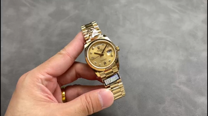 Replica Rolex Day-Date 128238 0008 Fluted Bezel Champagne Diamond Dial 36MM Unisex Watch