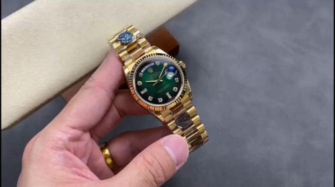 Replica Rolex Day-Date 128238 Fluted Bezel Green Diamond Dial 36MM Unisex Watch