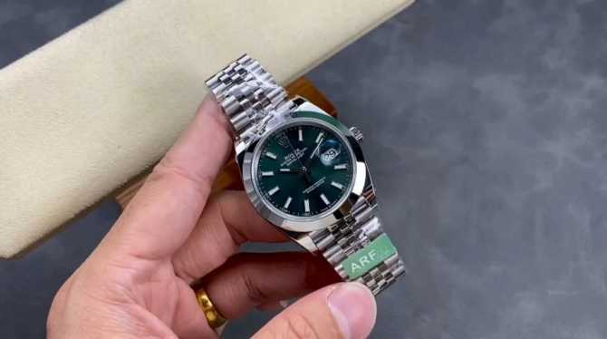 Rolex DateJust 41mm m126300 0020 Oystersteel Jubilee Mint Green Dial