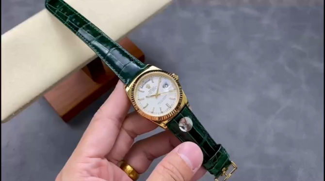 Replica Rolex Day Date 36 White Dial 118135 0123 Green Leather Watch