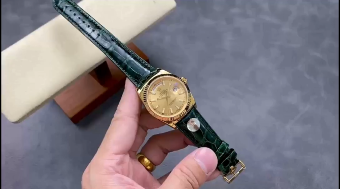 Replica Rolex Day Date 36 Yellow Gold Champagne Dial 118138 0125 Green Strap