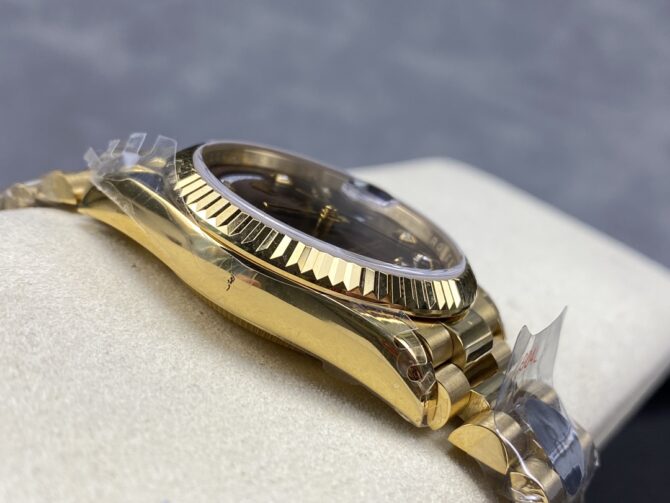 Replica Rolex Day-Date 128238 Fluted Bezel Green Diamond Dial 36MM Unisex Watch
