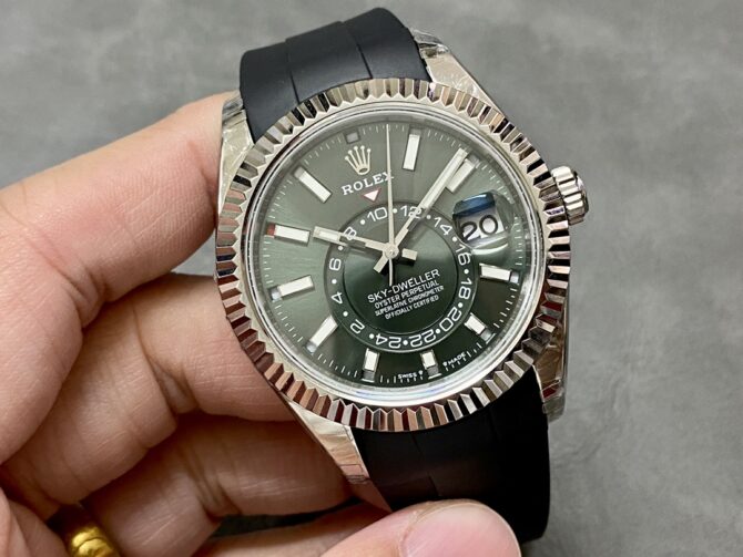 Rolex Sky Dweller 42mm 336239 Rubber Strap Black Dial Men's Watch
